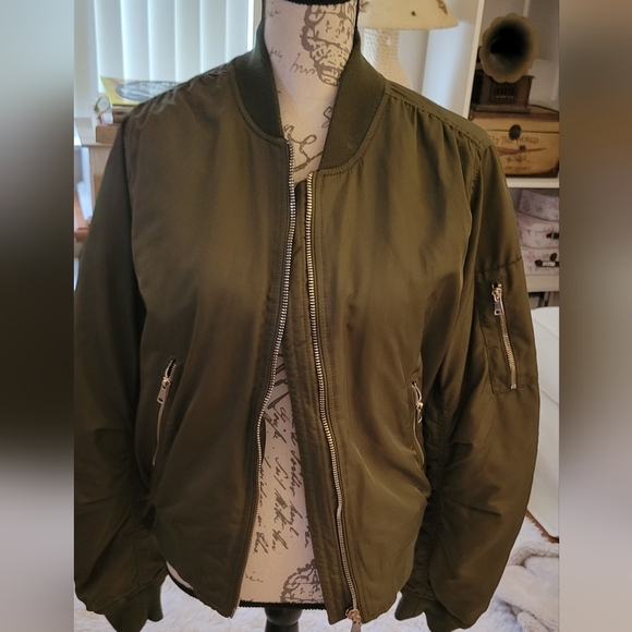Ladies army green jacket - Picture 1 of 4